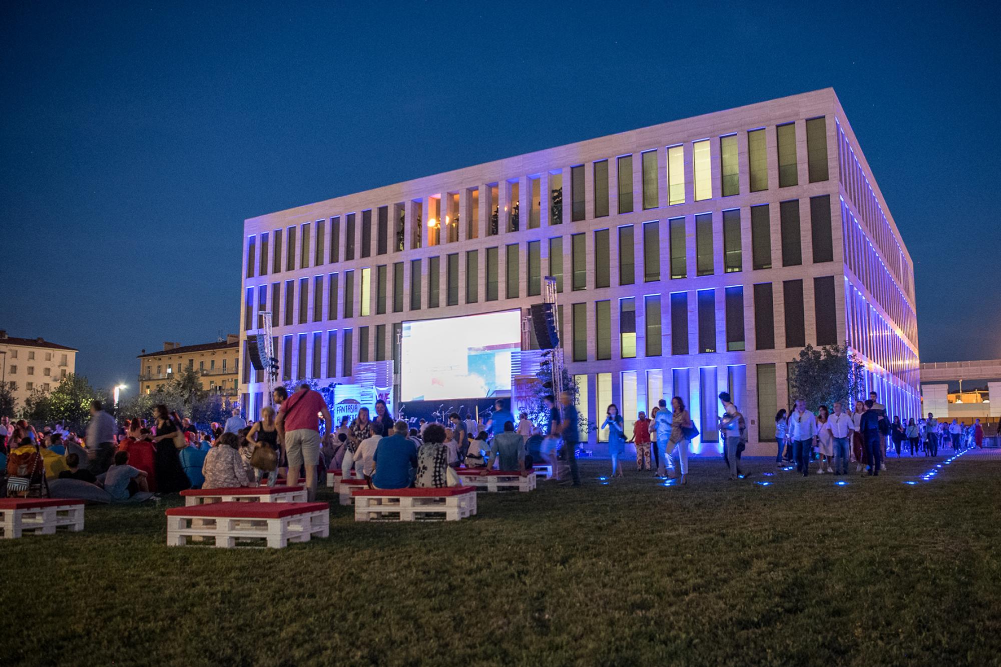 _dam1752_copialight